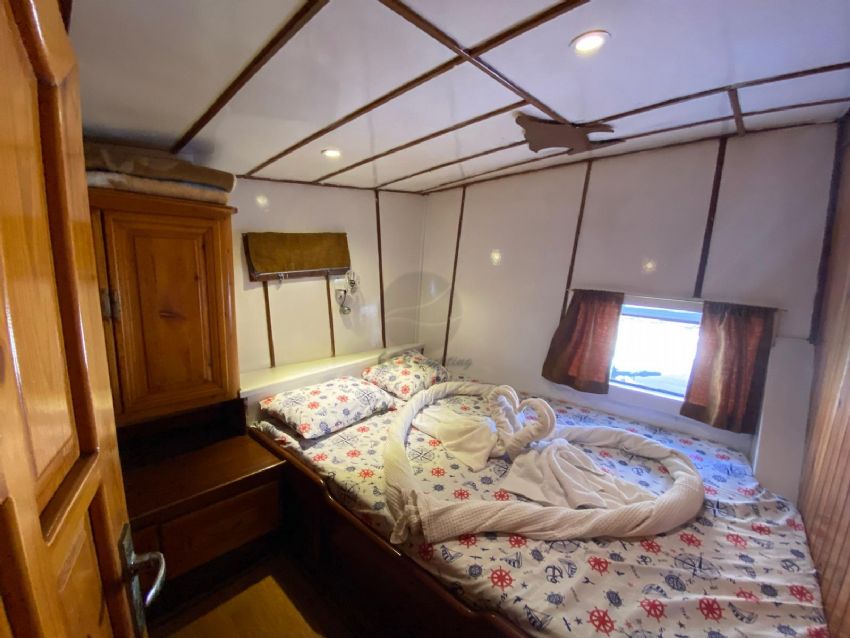 çakır mehmet teknesi arka güverte oturma alanı.  Cakir Mehmet Yacht, Relax Here With Friends.