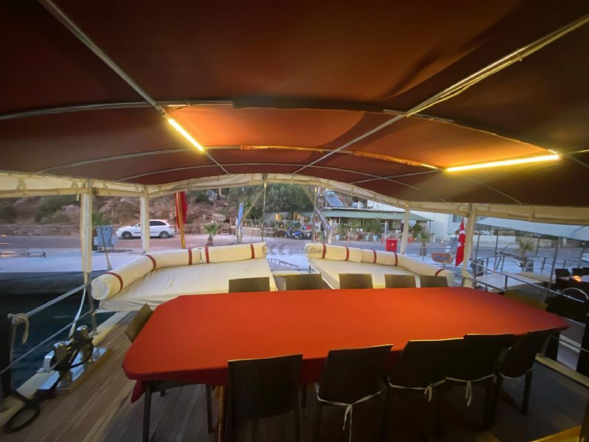 çakır mehmet guleti güneşlenme.  Cakir Mehmet Yacht, Sun Deck.