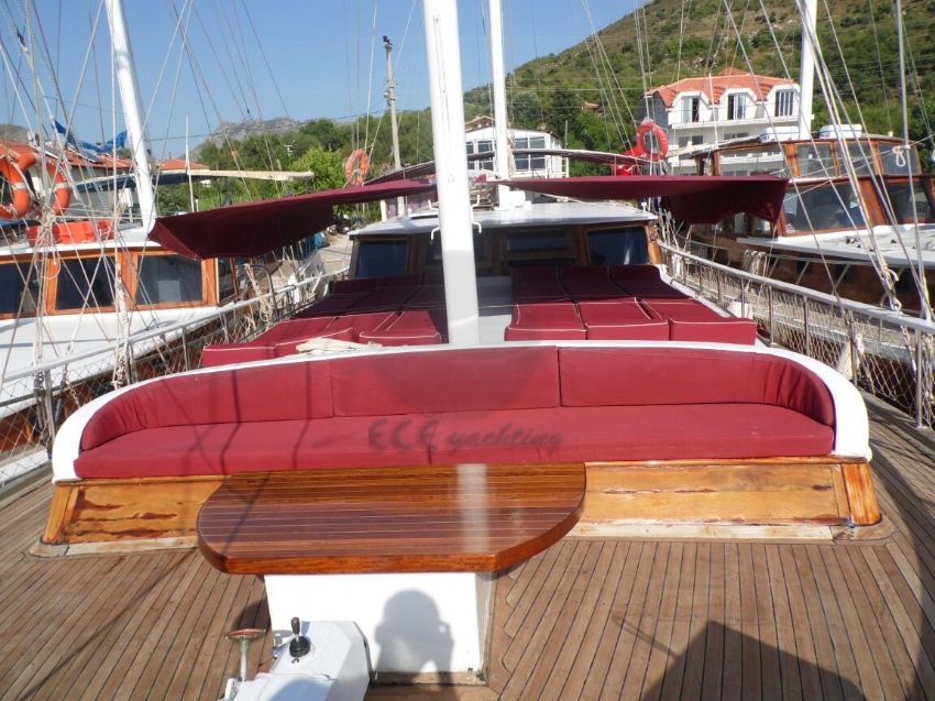 çakır mehmet ön güverte.  Cakir Mehmet Yacht, Front Deck.