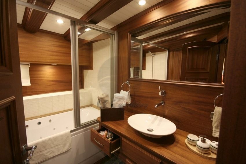 Lavabo ve duşa kabin.