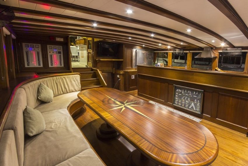 C E 4 Yacht, The Perfect Spot To Relax, Eat And Enjoy Friends.