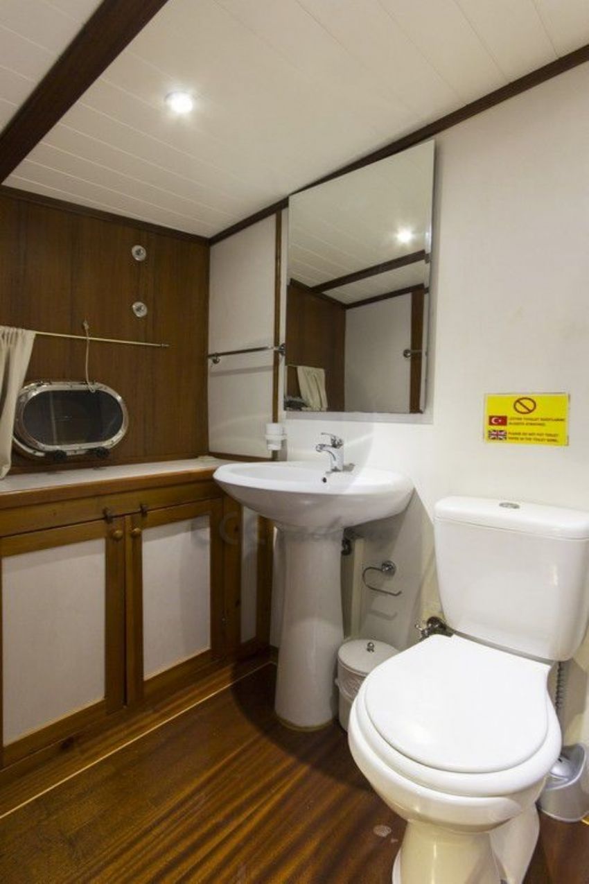 C E 4 Yacht, En Suite.