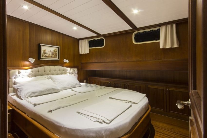 C E 4 Yacht,Double Cabin.