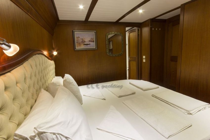 C E 4 Yacht, Double Cabin.