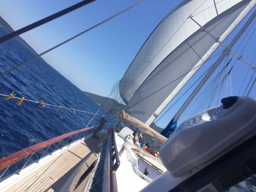 C E 4 Yacht, Sun Bathing Deck.