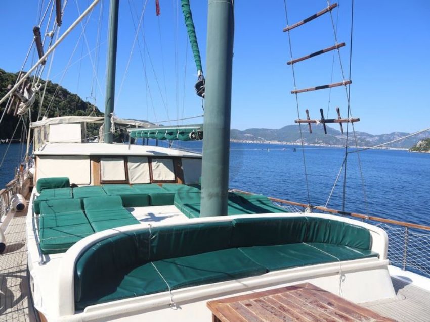 Ece Merzifon Yacht, Front Deck.