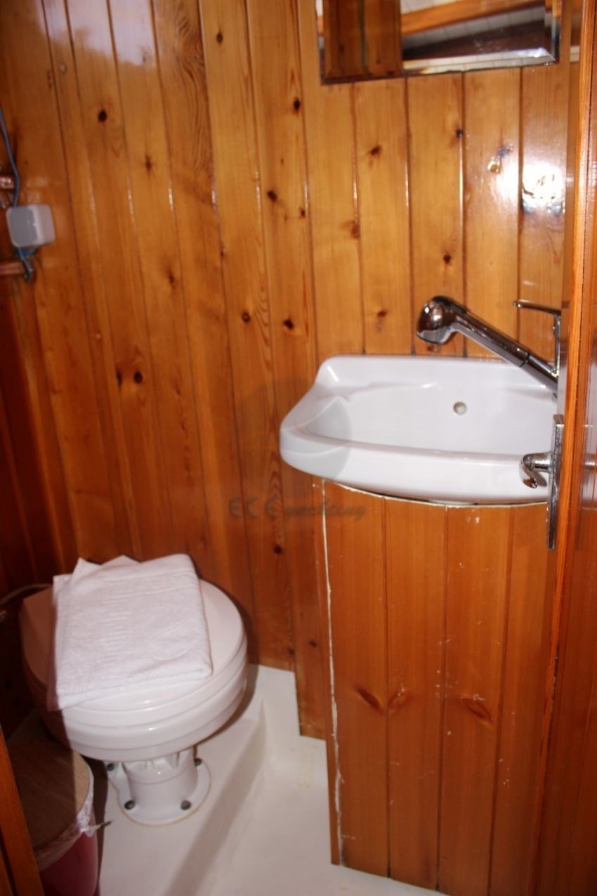 Citirim Gulet, Bathroom.