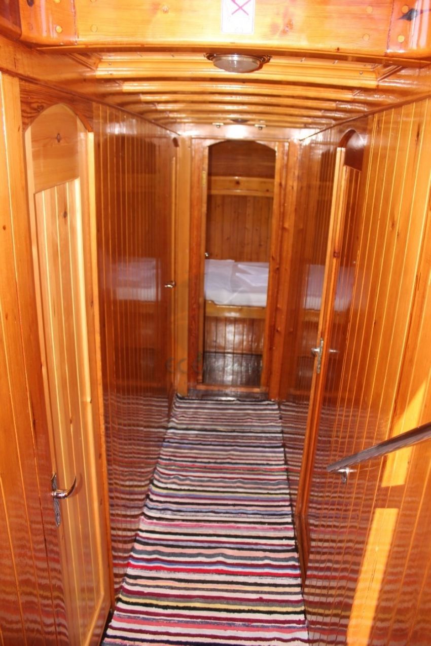 Citirim Gulet, Corridor.