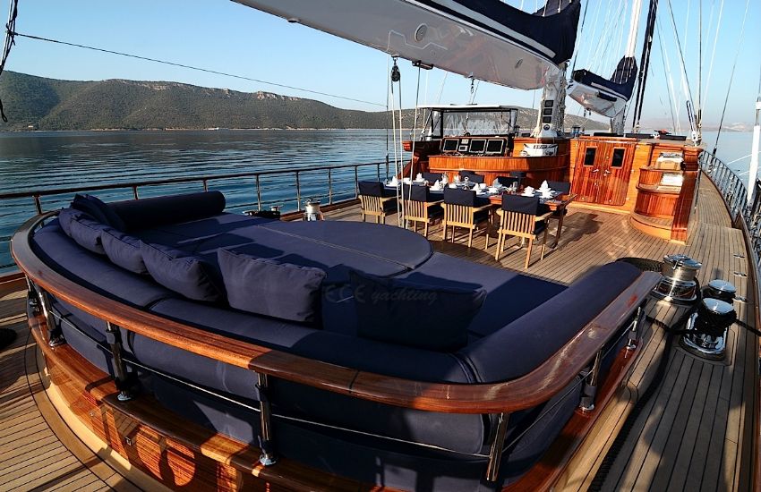 Clear Eyes Yacht, Aft Deck The Perfect Spot For Entertaining.