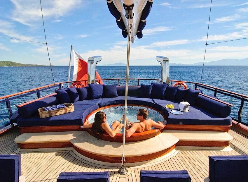 Clear Eyes Yacht, Pure Indulgence.