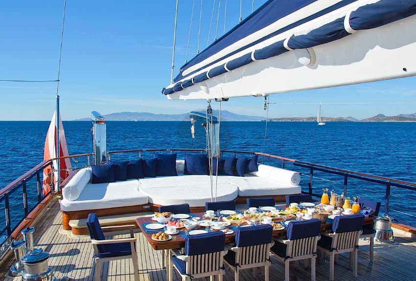 Clear Eyes Yacht, Al Fresco Dining.