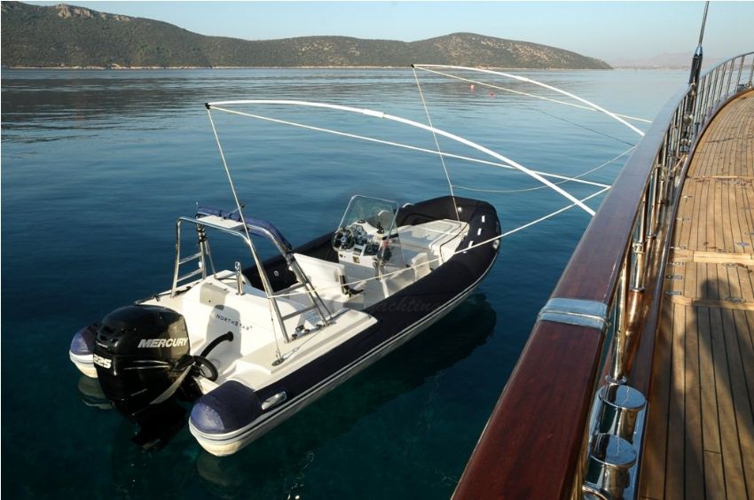 Clear Eyes Yacht, Nip To Shore.