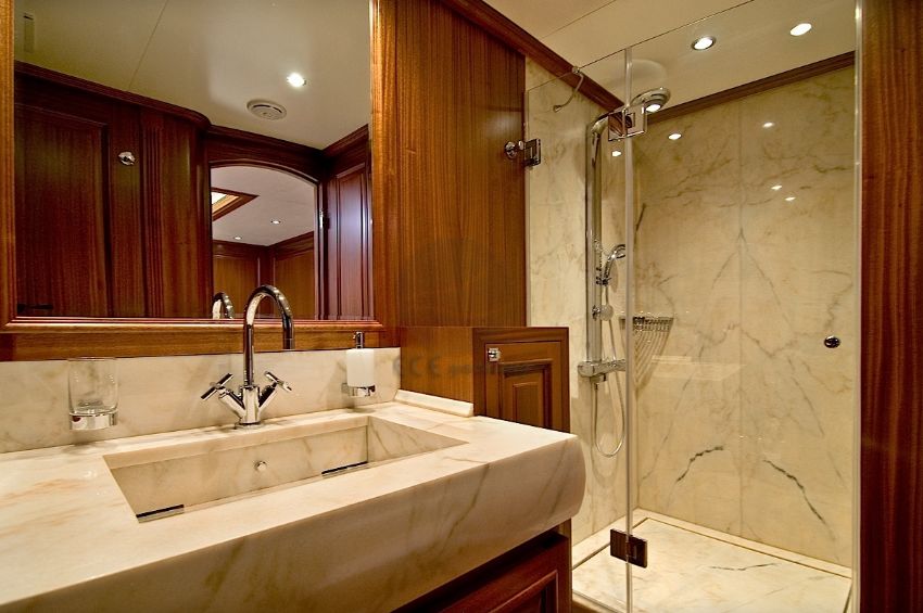 Clear Eyes Yacht, En Suite.