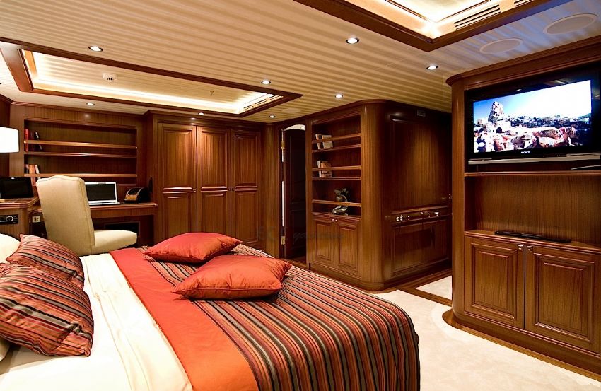 Clear Eyes Yacht, Master Cabin View.
