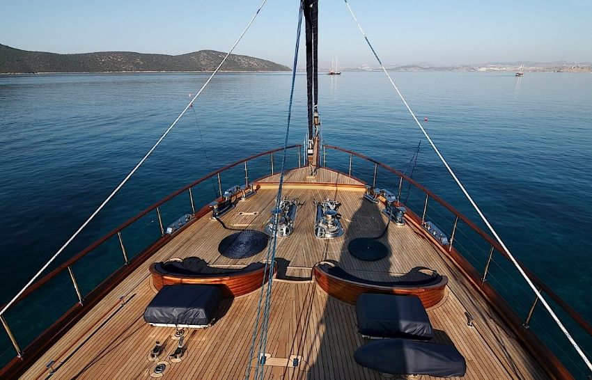 Clear Eyes Yacht, Front Deck View.