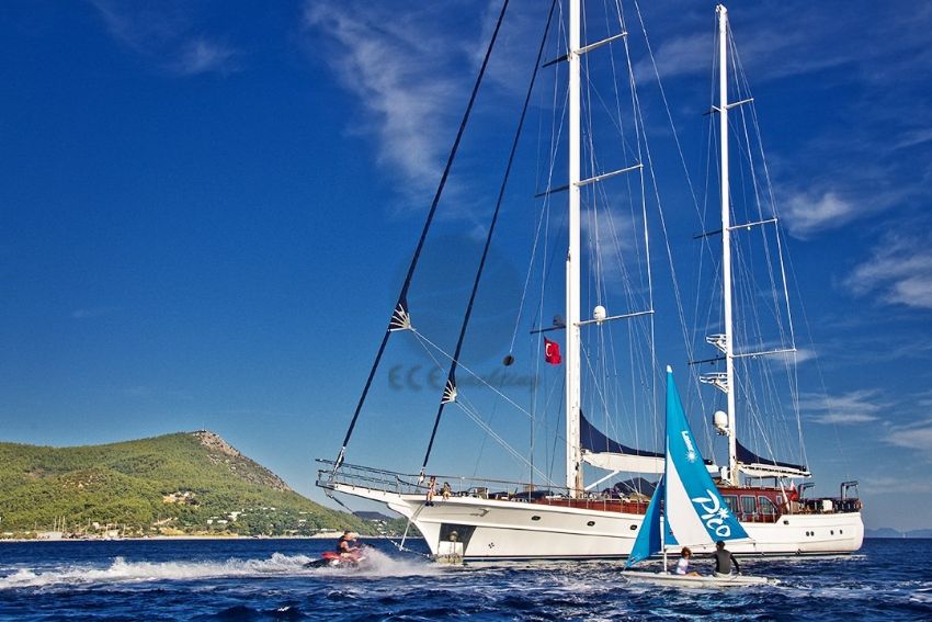 Clear Eyes Yacht, Port Side.