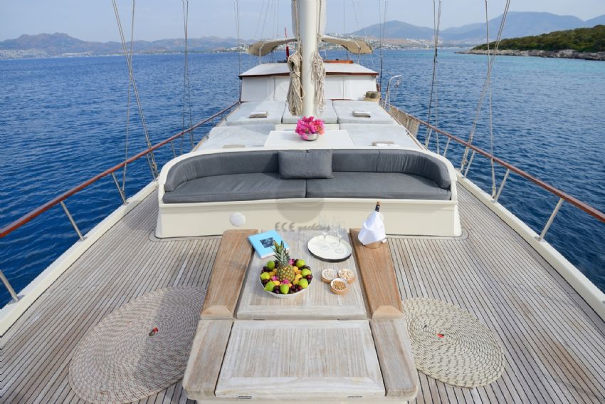 Cobra 3 Teknesi ön güverte