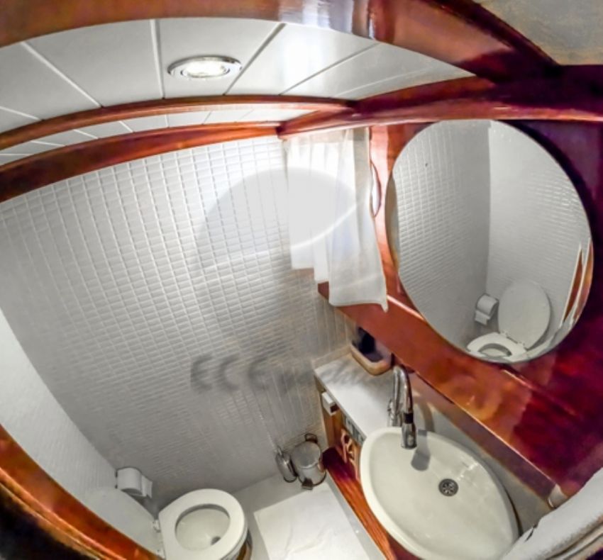 Cosh Gulet Yacht, Bathroom View.