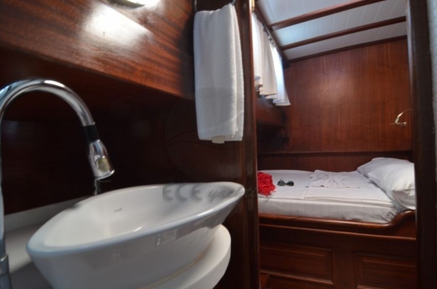 Cosh Gulet Yacht, Bathroom View.