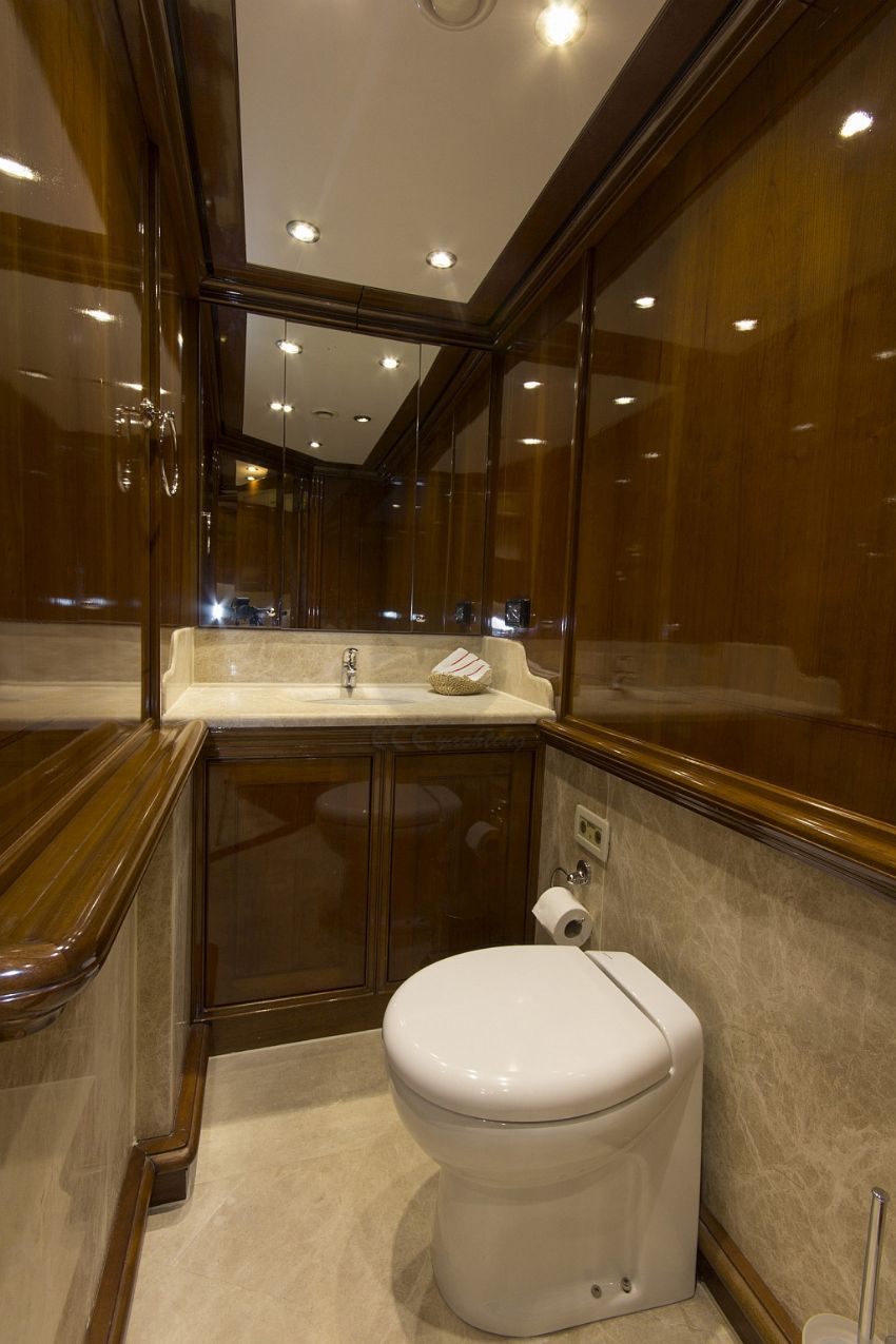 Deniz 61 Gulet, Bathroom.