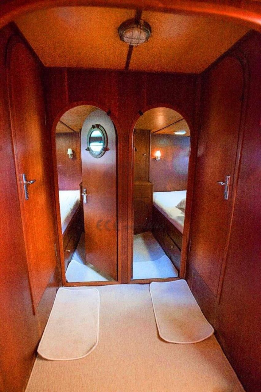 Ece Işıksız Koridor