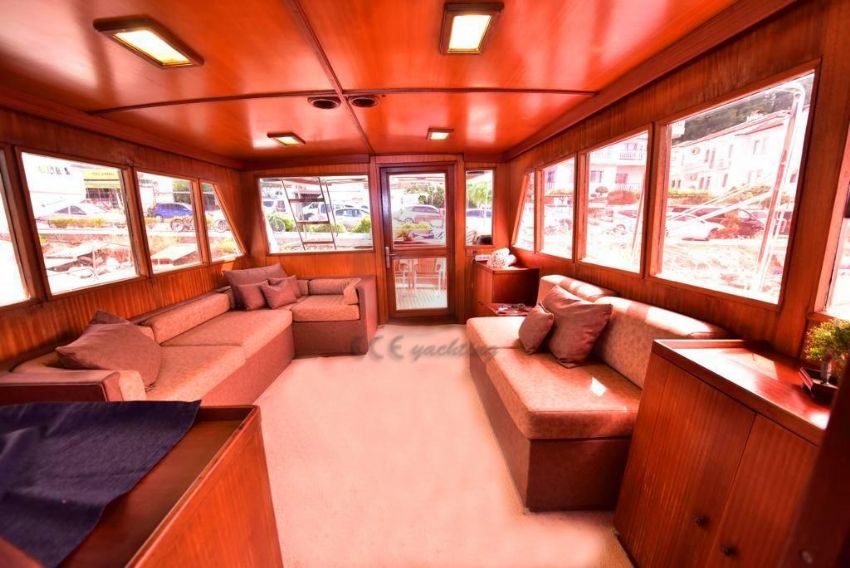 Ece Işıksız Salon