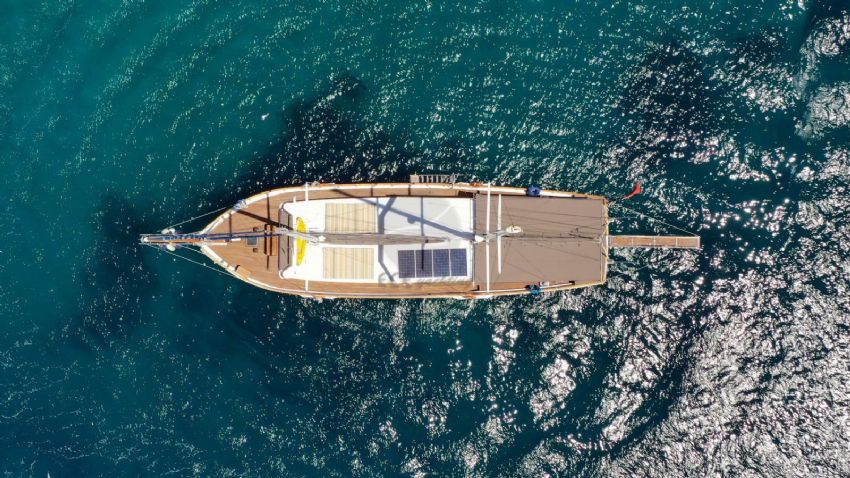 DENİZ KIZI A & Ön Güverte, Güneşlenme Alanı