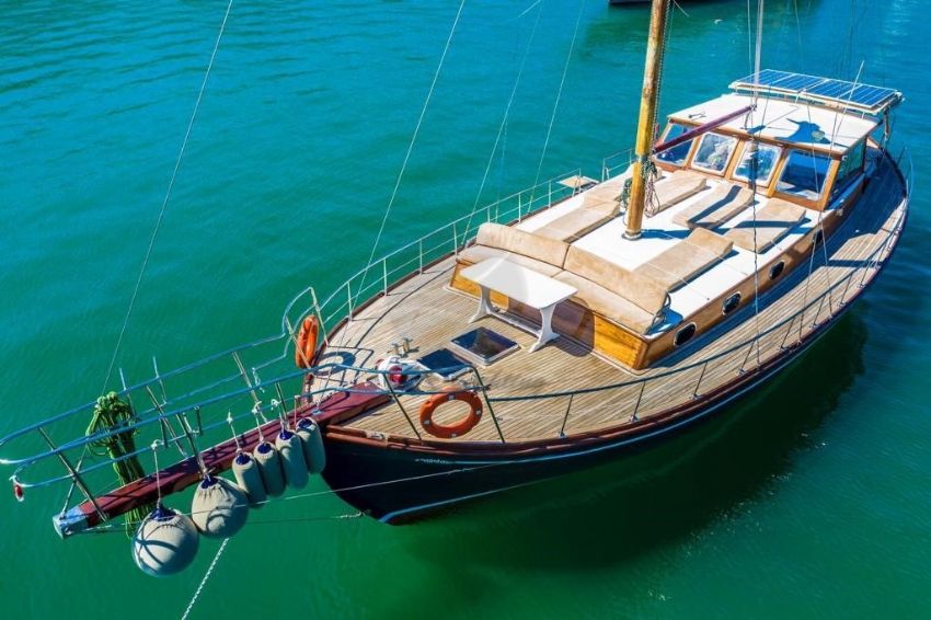 Despina Gulet, Flying High.