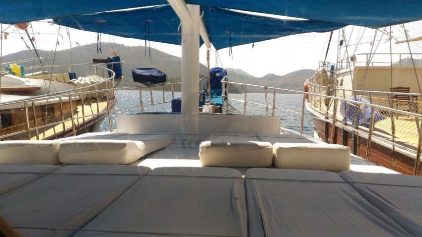 D Gulu Yacht, Port Side Walkway.