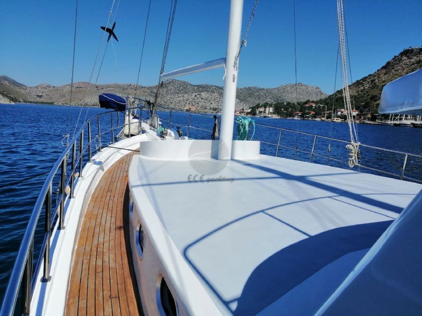 D Gulu Yacht, Raised Sun Bathing Deck.