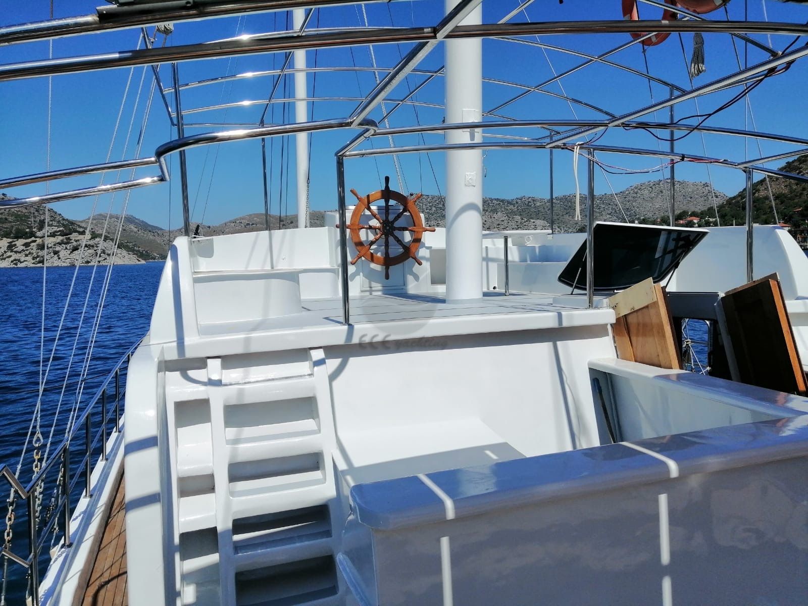 D Gulu Yacht, Rear View.