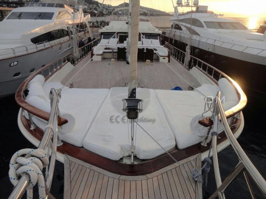 Double Eagle Yacht, Ön Güverte