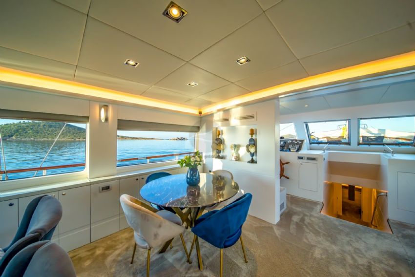 Double Eagle Yacht, Salon