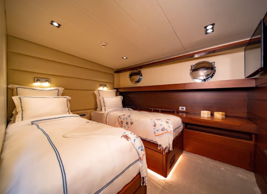 Double Eagle Yacht, Twin Kabin