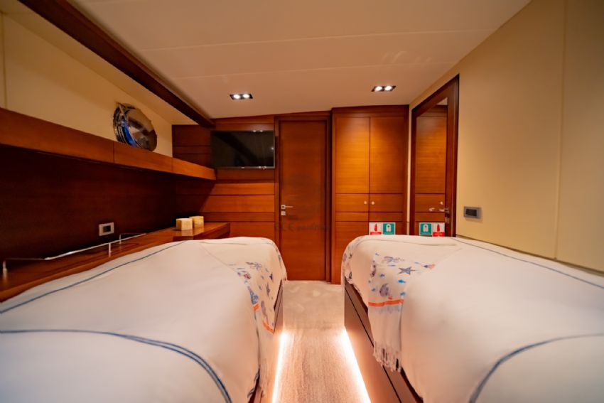 Double Eagle Yacht, Twin Kabin