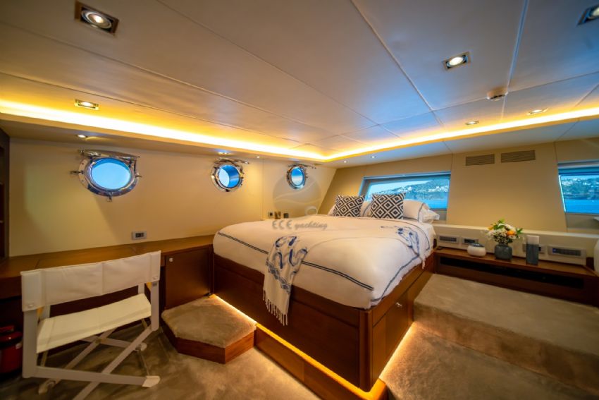 Double Eagle Yacht, Double Cabin 
