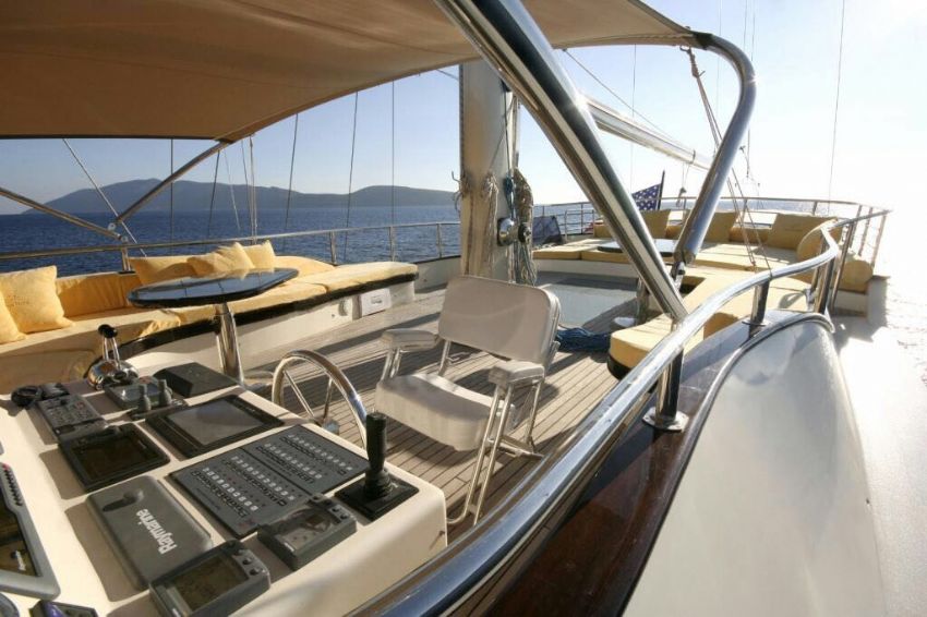 Double Eagle Yacht, Üst Güverte