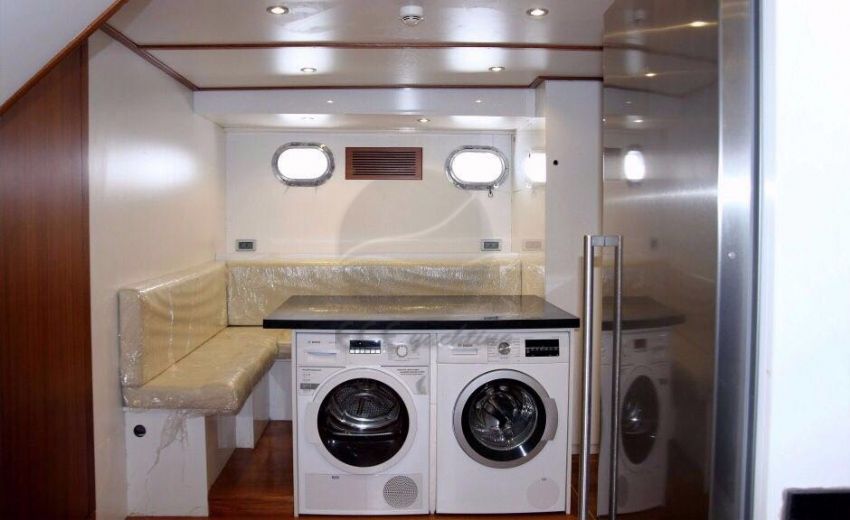 Dragon Fly Yacht, Excellent Amenities.