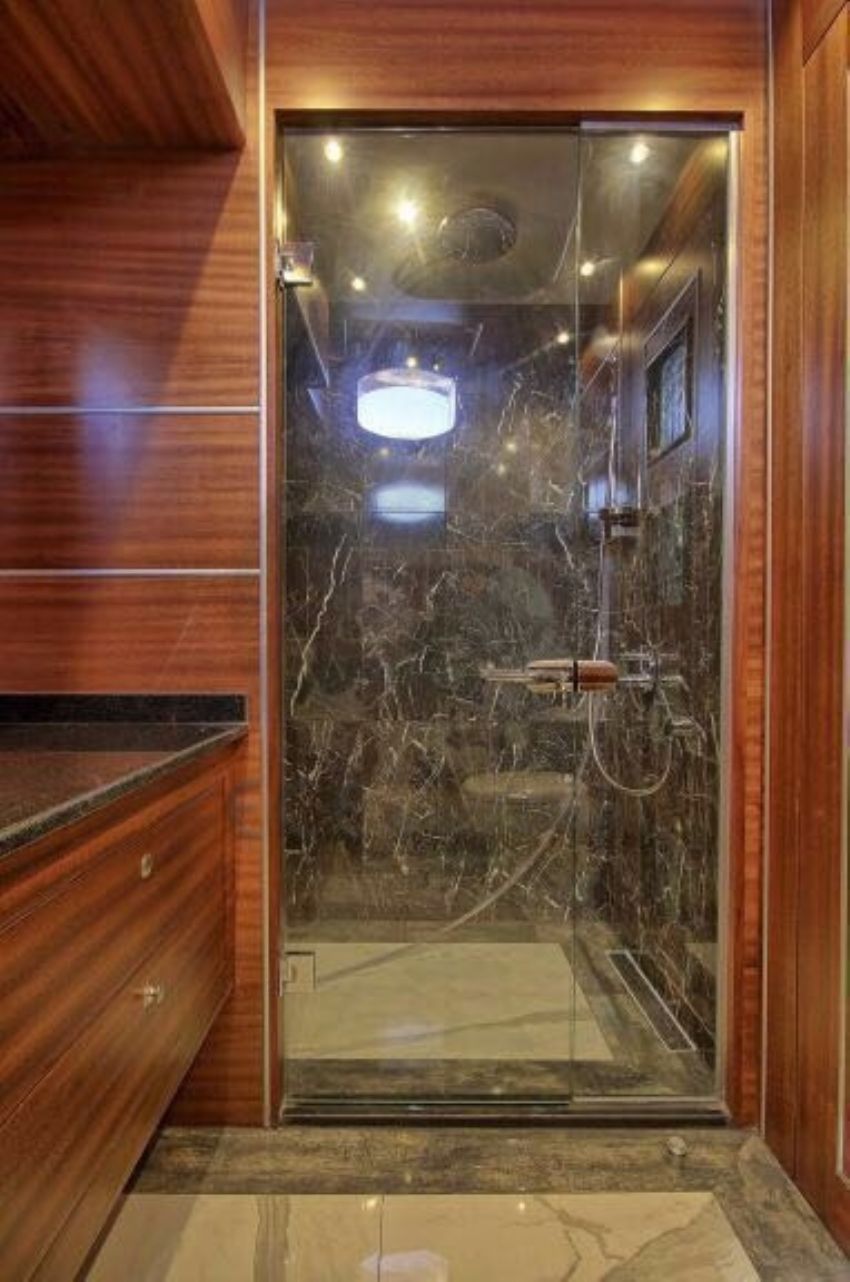 Dragon Fly Yacht, First Class Fittings.