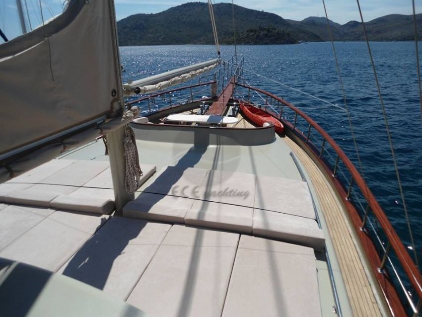 Ön Güverte & Güneşlenme alanı