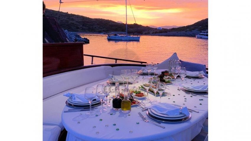 Ecce Navigo teknesi kabin 1.  Ecce Navigo Yacht, Fine Dining Onboard.