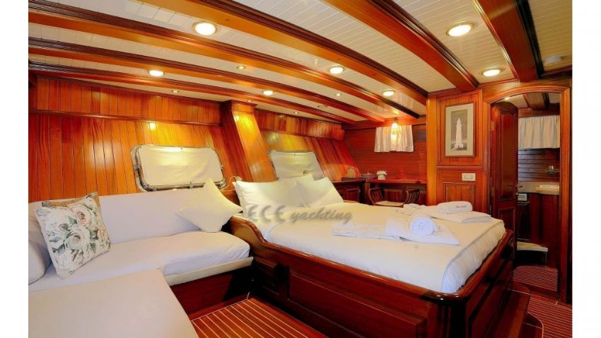 Ecce Navigo Yacht, Twin Cabin side View.