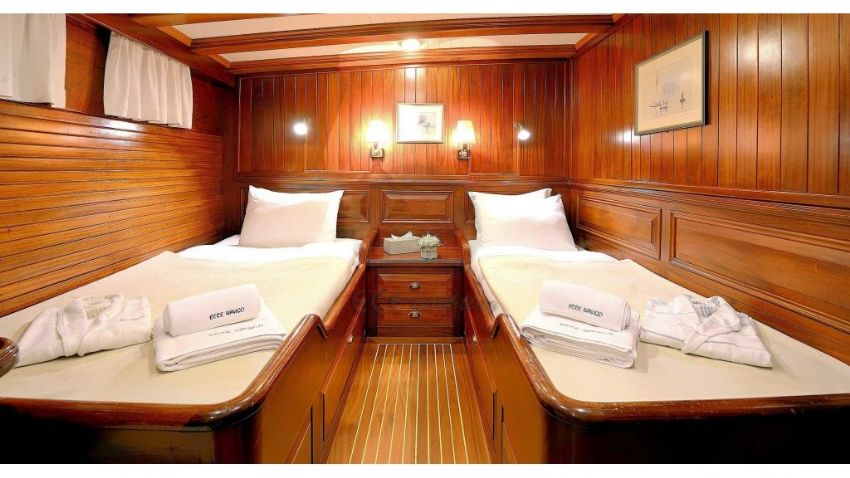 Ecce Navigo Yacht, Twin Cabin.