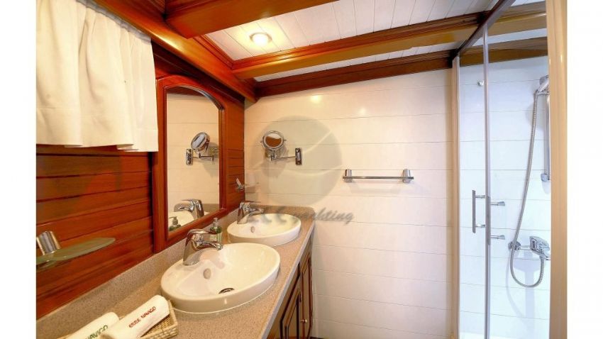 Ecce Navigo Yacht, Double Cabin.