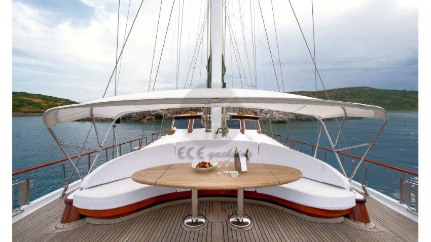 Ecce Navigo teknesi güverte.  Ecce Navigo Yacht, Lighting Up The Sky.