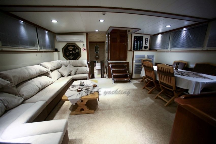 ece arina gulet salon 