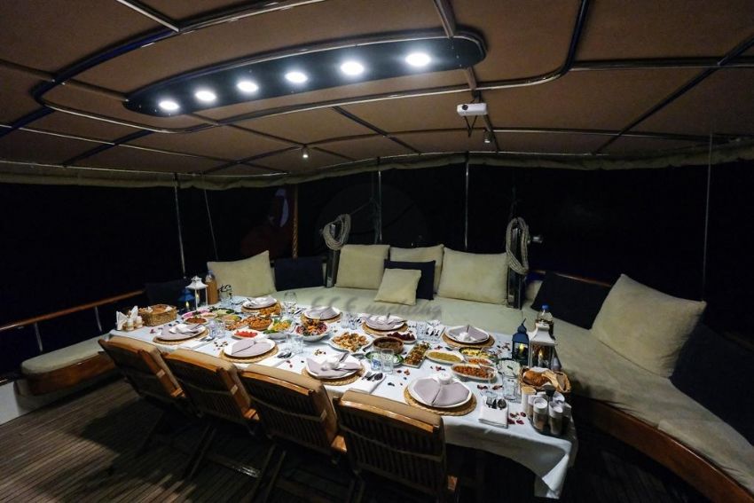 Ece Arma Dış Görünüm Kıç Bölümü Yemek ve Oturma Grubu