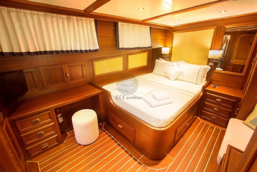 Ece Berrak gulet banyo. Ece Berrak Bathroom.