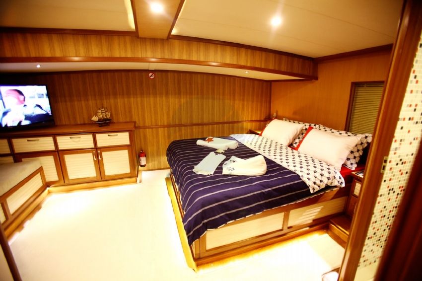 Ece Junior arka master kamara