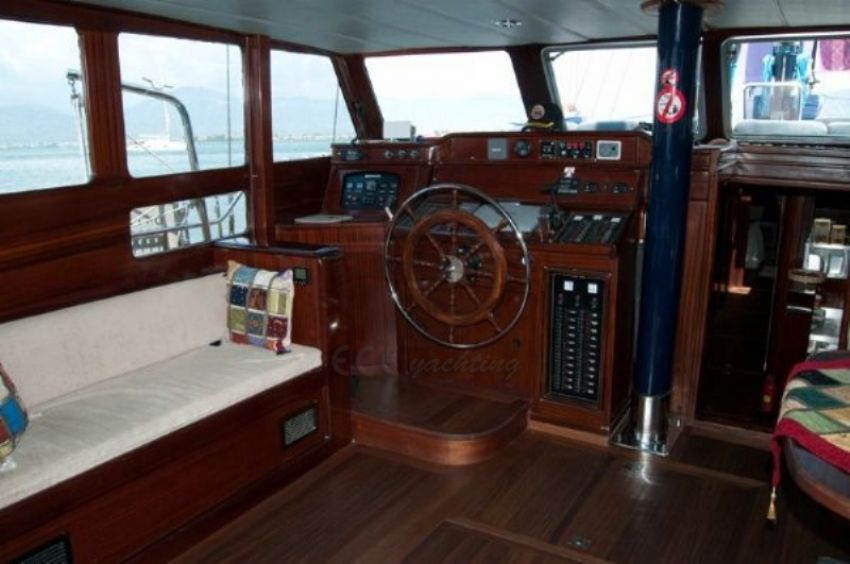 Ece Vicomtesse Yacht, Passageway.